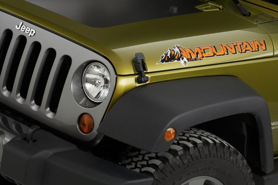  Jeep Wrangler Unlimited Mountain Edition 2010 года  (фото 2 из 4)